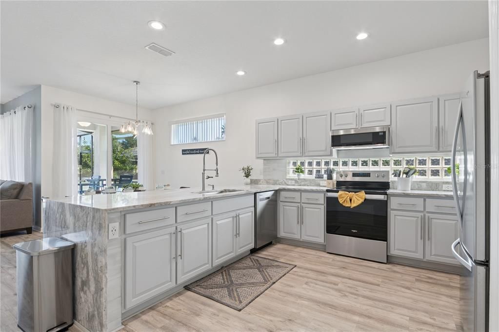 Active With Contract: $459,900 (4 beds, 2 baths, 1728 Square Feet)