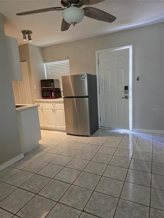 For Rent: $1,150 (1 beds, 1 baths, 400 Square Feet)