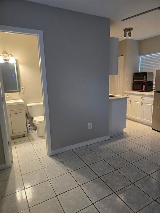 For Rent: $1,150 (1 beds, 1 baths, 400 Square Feet)