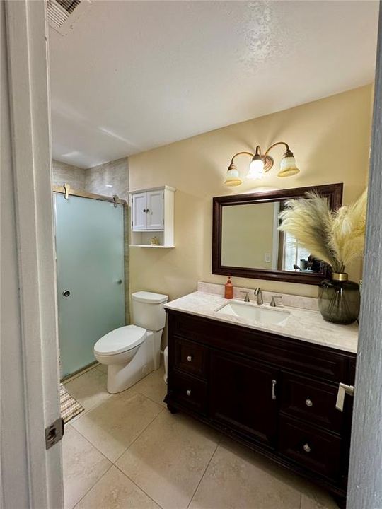 Activo con contrato: $410,000 (5 camas, 3 baños, 1410 Pies cuadrados)