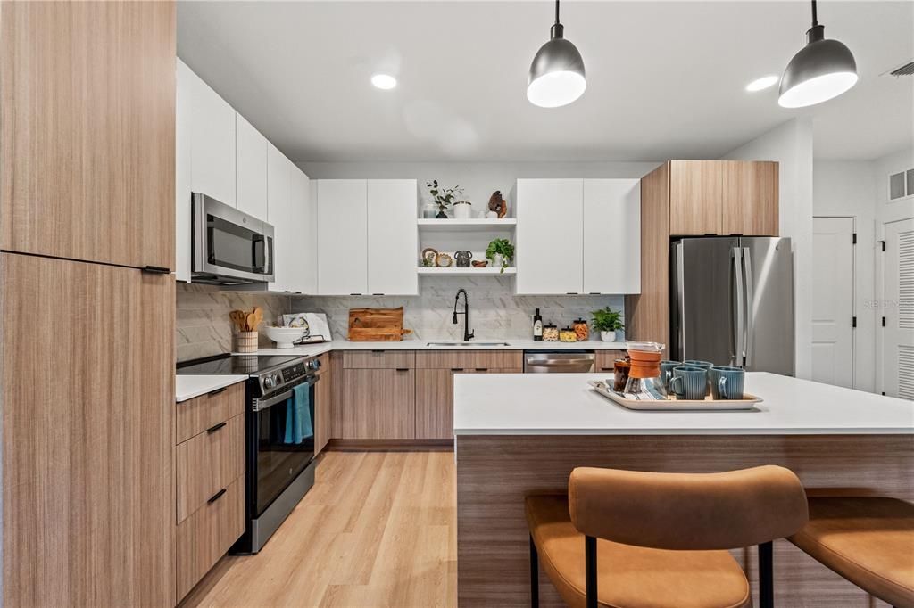 For Rent: $1,826 (1 beds, 1 baths, 723 Square Feet)