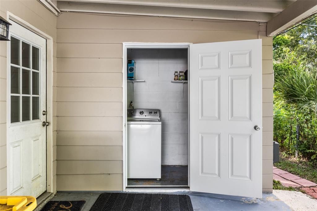 合同活跃: $589,000 (4 贝兹, 0 浴室, 1626 平方英尺)