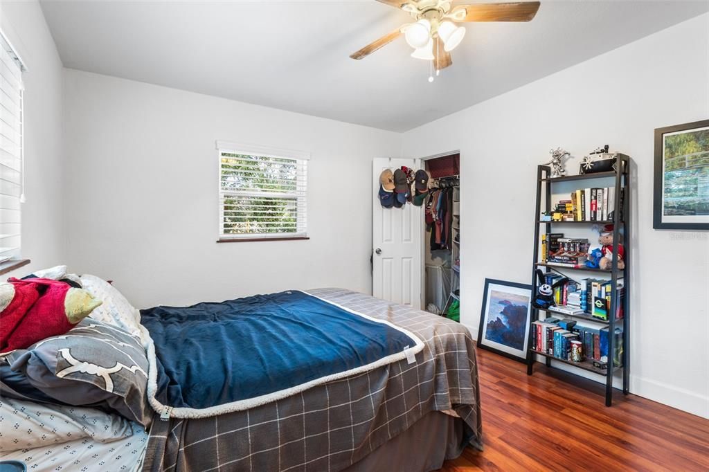 合同活跃: $589,000 (4 贝兹, 0 浴室, 1626 平方英尺)