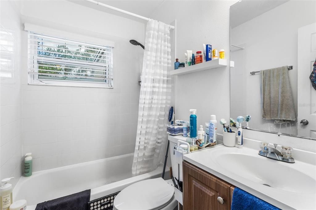 合同活跃: $589,000 (4 贝兹, 0 浴室, 1626 平方英尺)