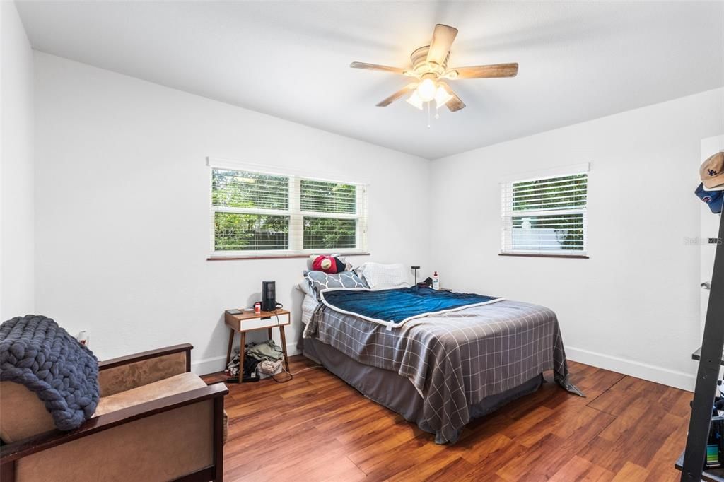 合同活跃: $589,000 (4 贝兹, 0 浴室, 1626 平方英尺)