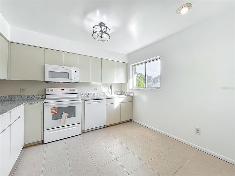 For Sale: $415,000 (3 beds, 2 baths, 1576 Square Feet)