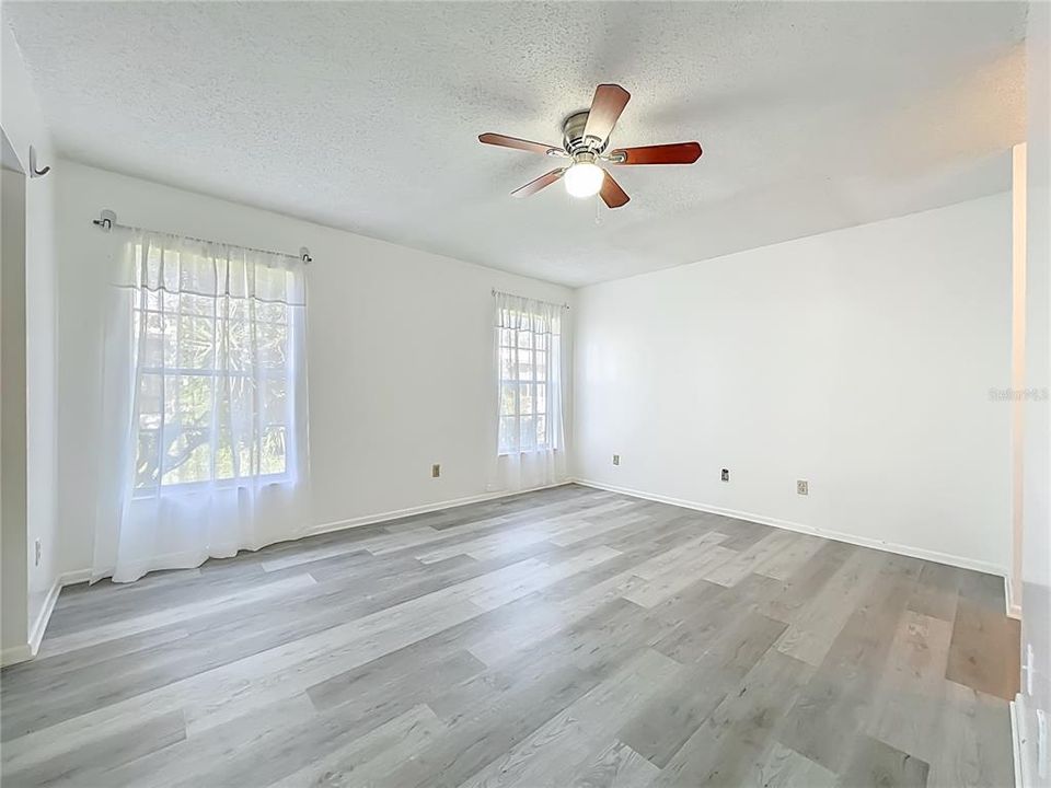 For Sale: $415,000 (3 beds, 2 baths, 1576 Square Feet)