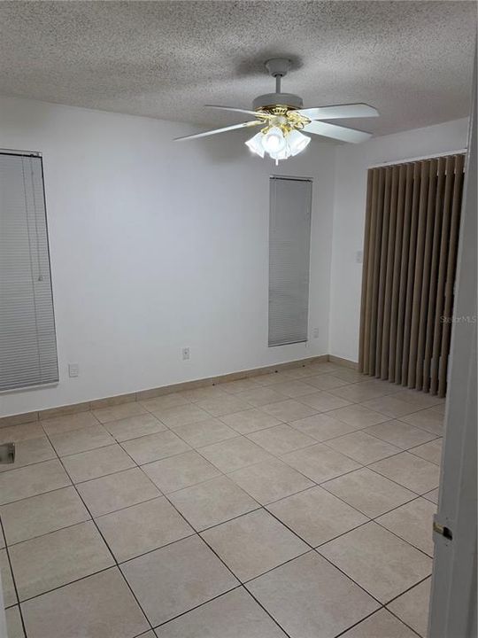 For Rent: $1,300 (1 beds, 1 baths, 684 Square Feet)