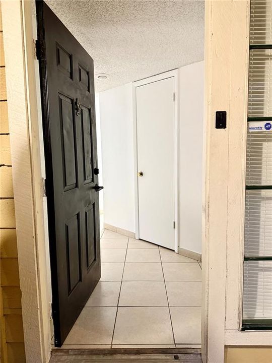 For Rent: $1,300 (1 beds, 1 baths, 684 Square Feet)