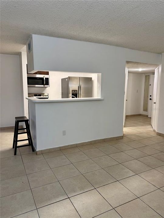 For Rent: $1,300 (1 beds, 1 baths, 684 Square Feet)