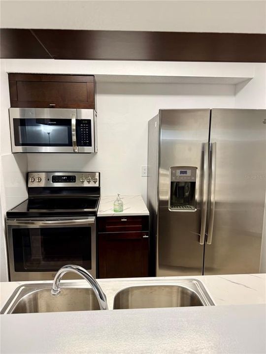 For Rent: $1,300 (1 beds, 1 baths, 684 Square Feet)
