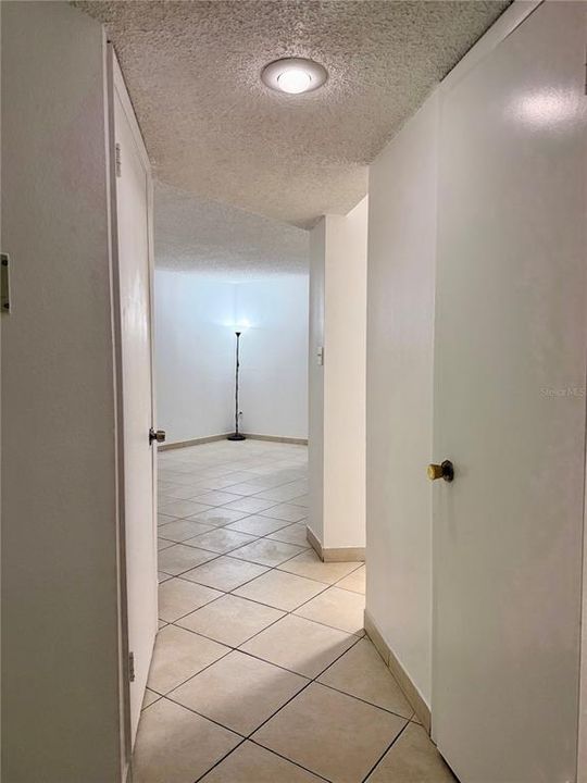 For Rent: $1,300 (1 beds, 1 baths, 684 Square Feet)