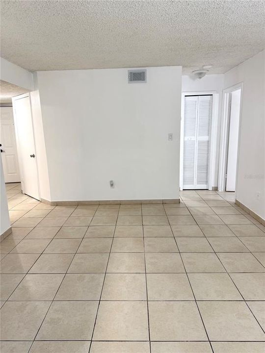 For Rent: $1,300 (1 beds, 1 baths, 684 Square Feet)