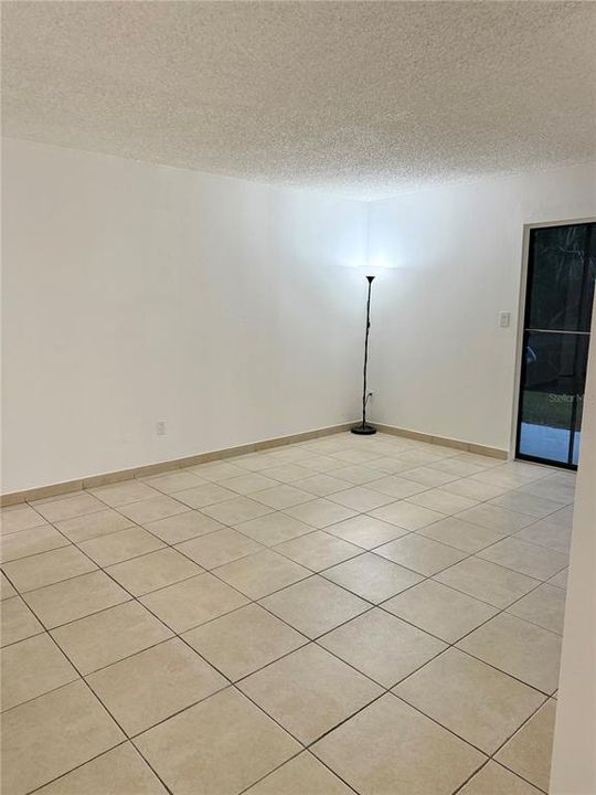 For Rent: $1,300 (1 beds, 1 baths, 684 Square Feet)