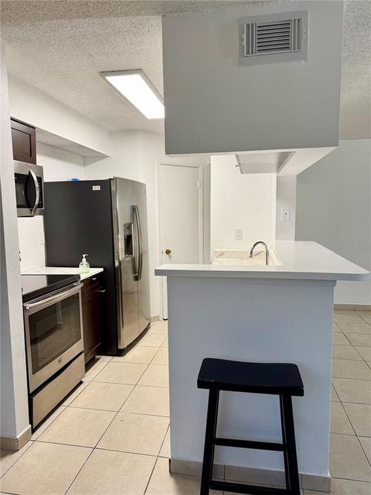 For Rent: $1,300 (1 beds, 1 baths, 684 Square Feet)