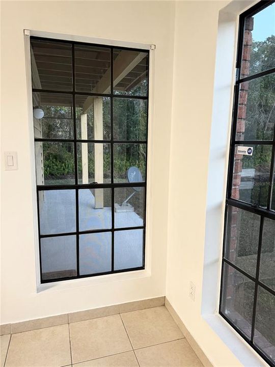 For Rent: $1,300 (1 beds, 1 baths, 684 Square Feet)