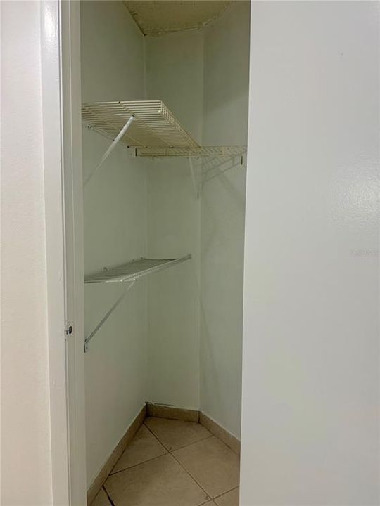 For Rent: $1,300 (1 beds, 1 baths, 684 Square Feet)