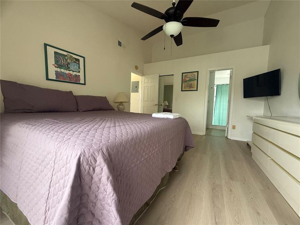 Activo con contrato: $2,000 (3 camas, 2 baños, 1220 Pies cuadrados)