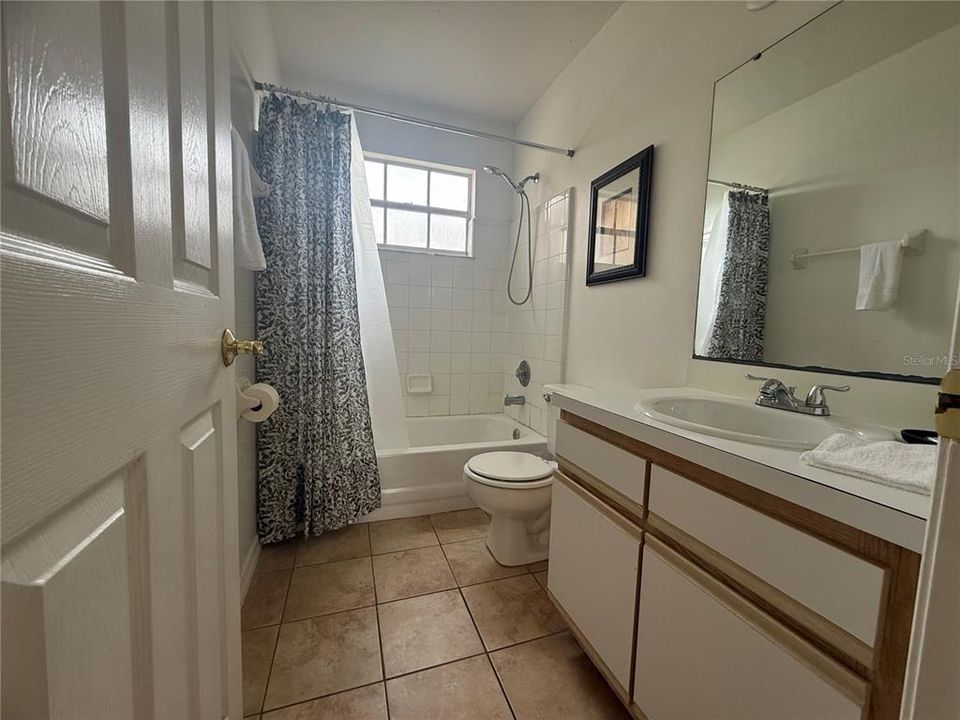 Activo con contrato: $2,000 (3 camas, 2 baños, 1220 Pies cuadrados)