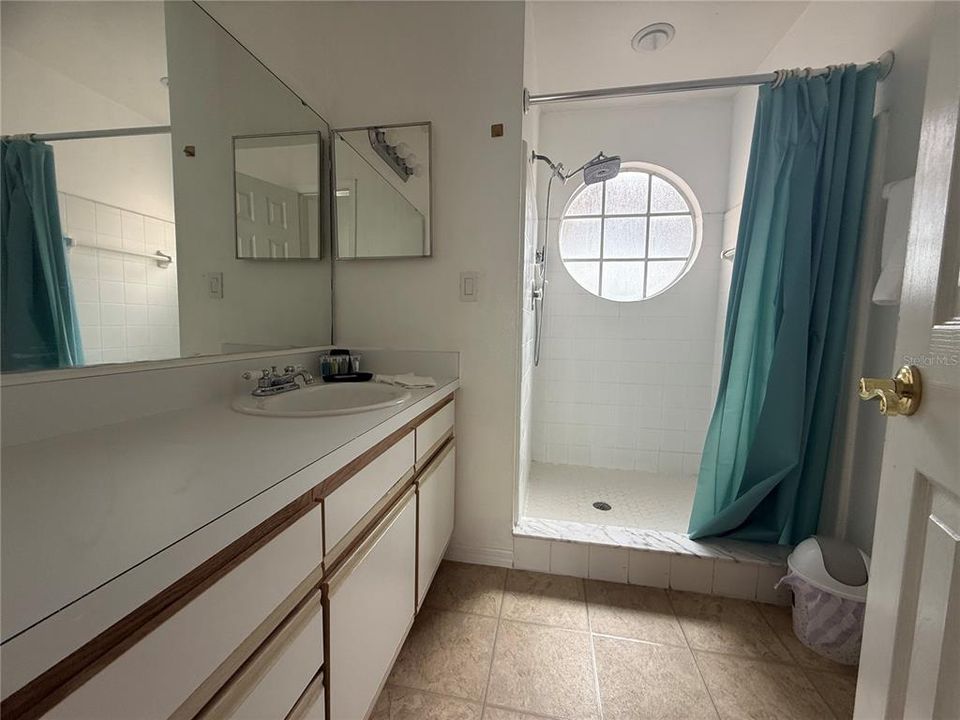 Activo con contrato: $2,000 (3 camas, 2 baños, 1220 Pies cuadrados)