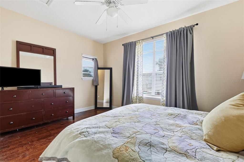 For Sale: $360,000 (2 beds, 2 baths, 1261 Square Feet)