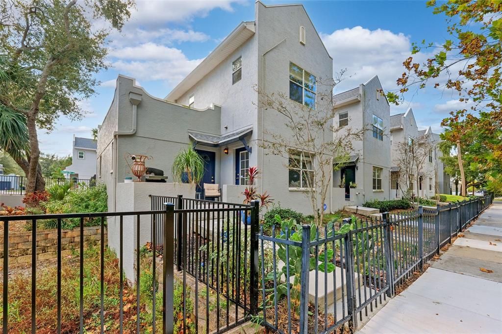 For Sale: $360,000 (2 beds, 2 baths, 1261 Square Feet)