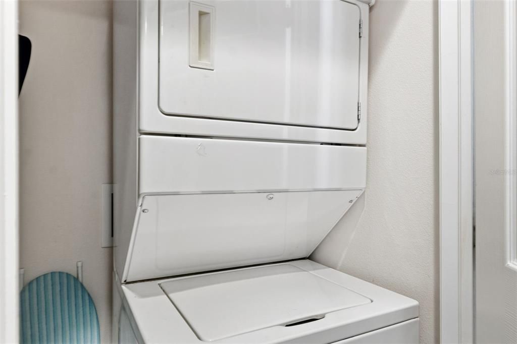 For Sale: $360,000 (2 beds, 2 baths, 1261 Square Feet)