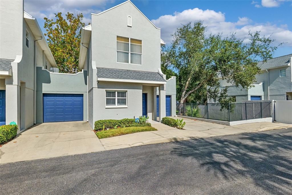 For Sale: $360,000 (2 beds, 2 baths, 1261 Square Feet)