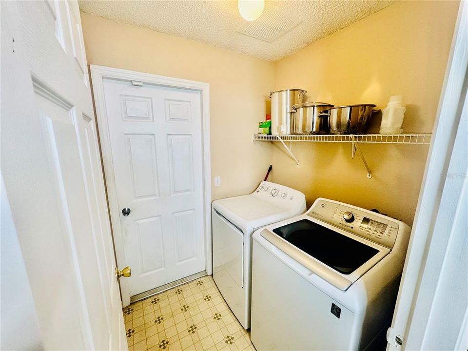For Sale: $299,900 (3 beds, 2 baths, 1355 Square Feet)