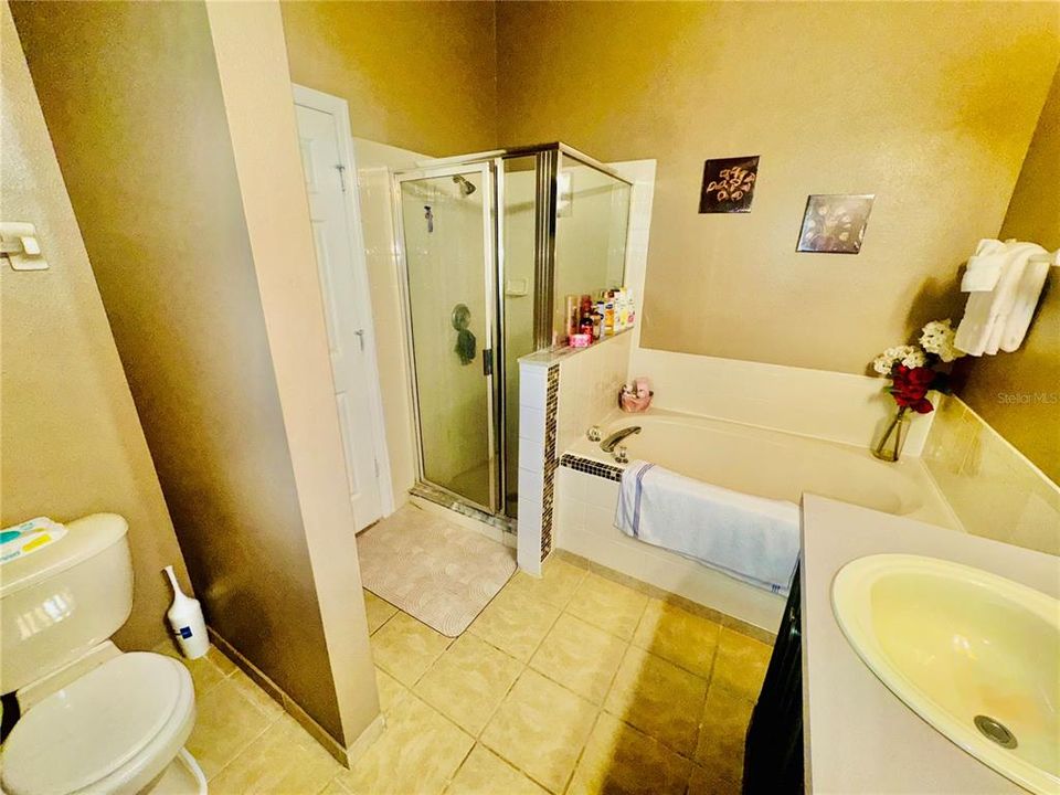 For Sale: $299,900 (3 beds, 2 baths, 1355 Square Feet)