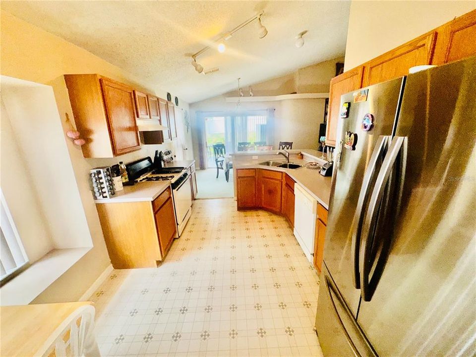 For Sale: $299,900 (3 beds, 2 baths, 1355 Square Feet)