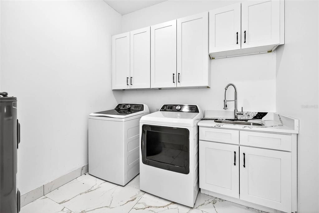 В аренду: $5,000 (4 спален, 3 ванн, 3000 Квадратных фут)