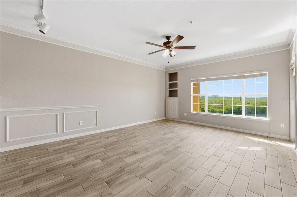 For Sale: $185,000 (1 beds, 1 baths, 890 Square Feet)