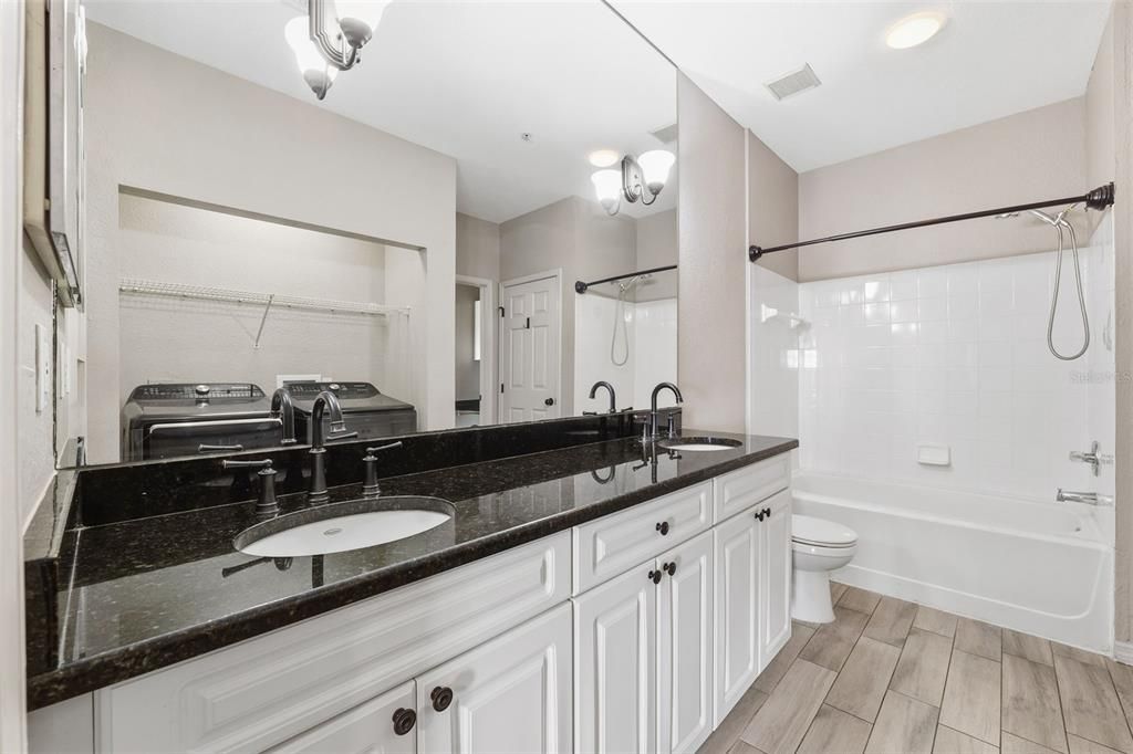 For Sale: $185,000 (1 beds, 1 baths, 890 Square Feet)