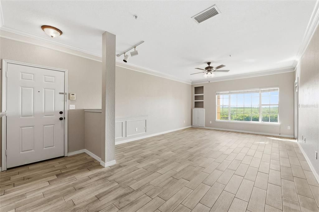 For Sale: $185,000 (1 beds, 1 baths, 890 Square Feet)