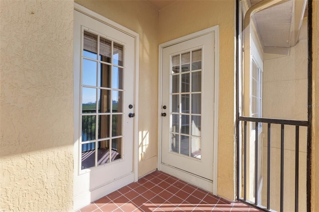 For Sale: $185,000 (1 beds, 1 baths, 890 Square Feet)