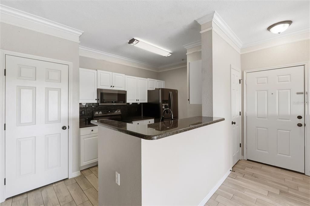 For Sale: $185,000 (1 beds, 1 baths, 890 Square Feet)