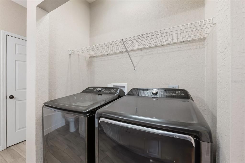 For Sale: $185,000 (1 beds, 1 baths, 890 Square Feet)