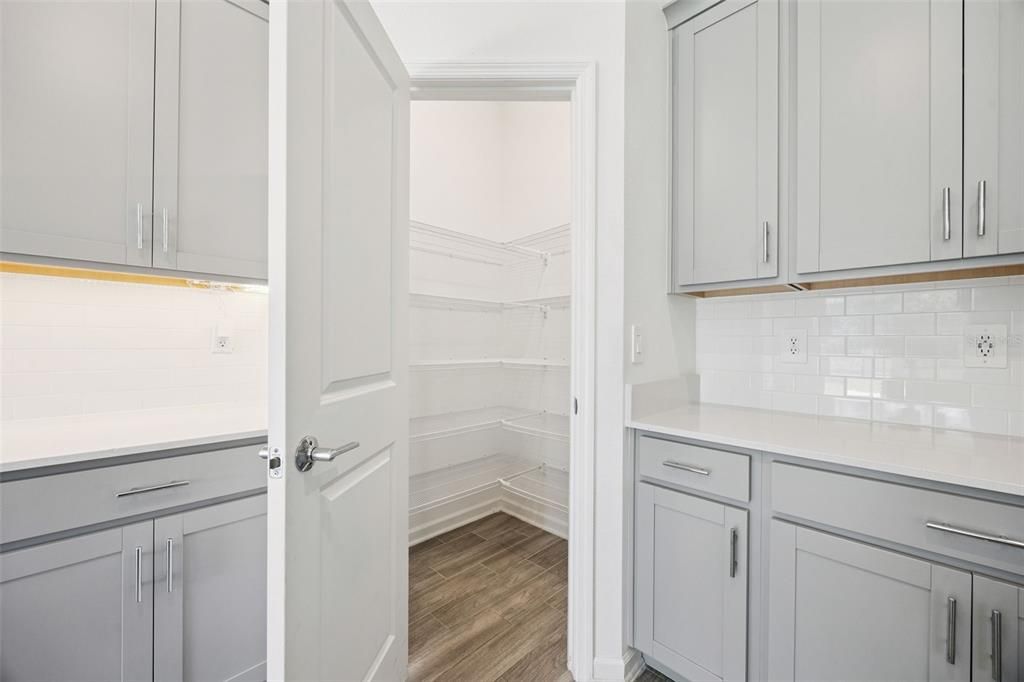 En Venta: $440,000 (3 camas, 2 baños, 2444 Pies cuadrados)