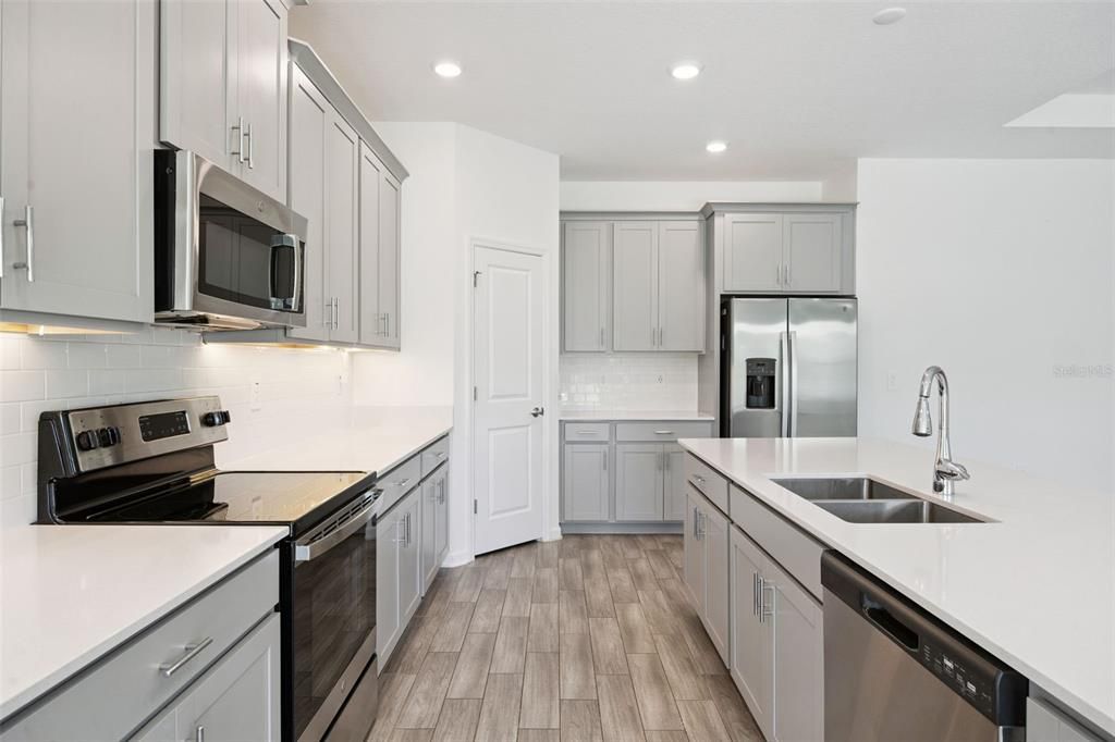 En Venta: $440,000 (3 camas, 2 baños, 2444 Pies cuadrados)