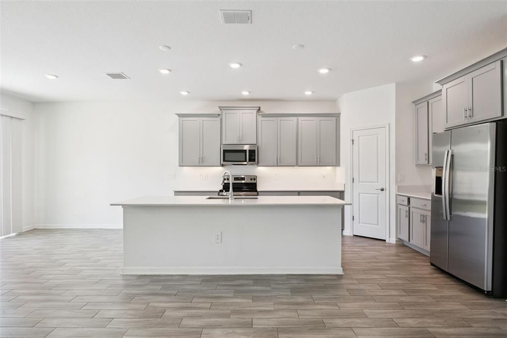 En Venta: $440,000 (3 camas, 2 baños, 2444 Pies cuadrados)