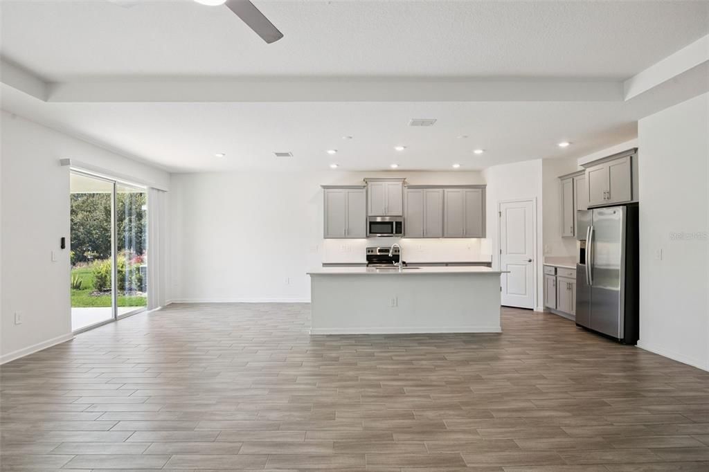 En Venta: $440,000 (3 camas, 2 baños, 2444 Pies cuadrados)