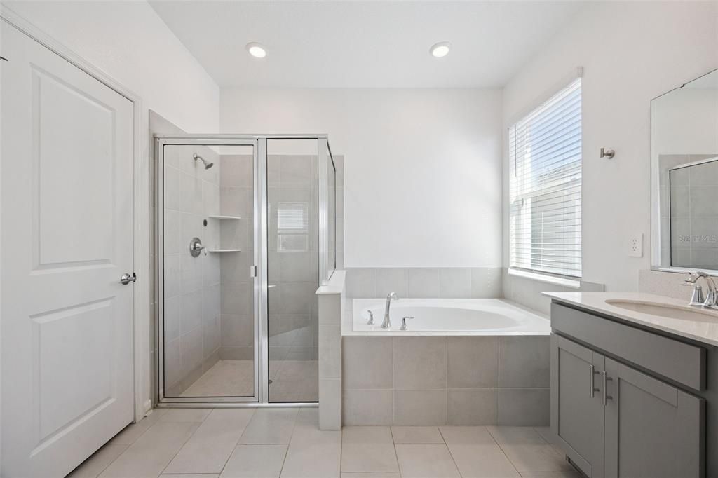 En Venta: $440,000 (3 camas, 2 baños, 2444 Pies cuadrados)