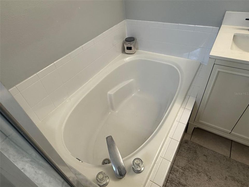 For Rent: $2,850 (3 beds, 2 baths, 1817 Square Feet)