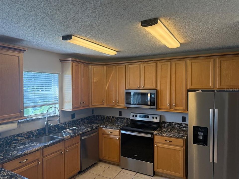 For Rent: $2,850 (3 beds, 2 baths, 1817 Square Feet)