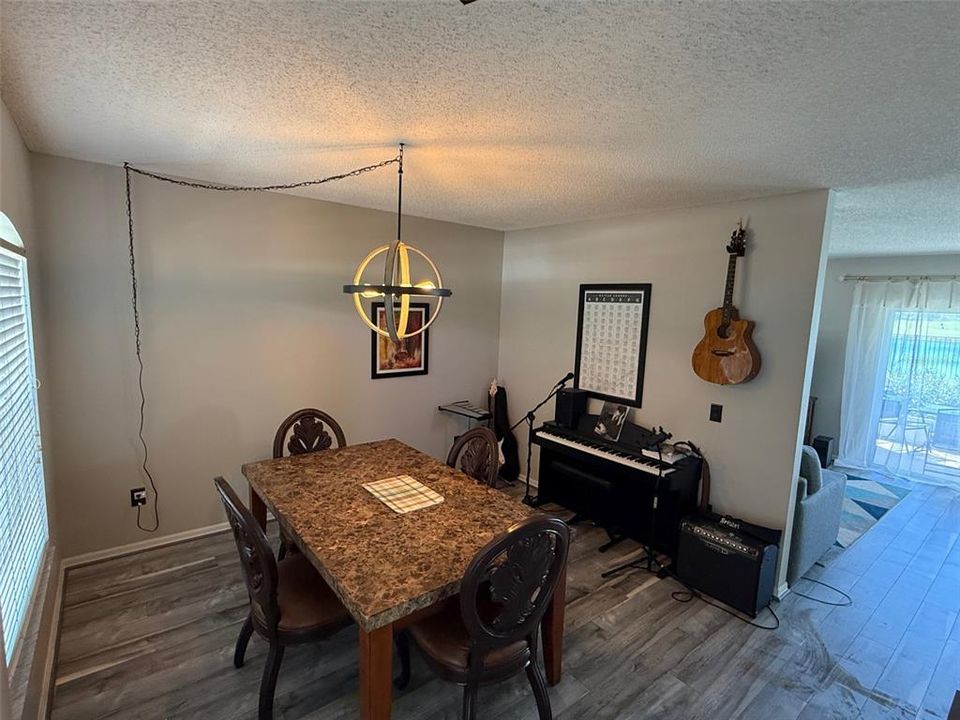 For Rent: $2,850 (3 beds, 2 baths, 1817 Square Feet)