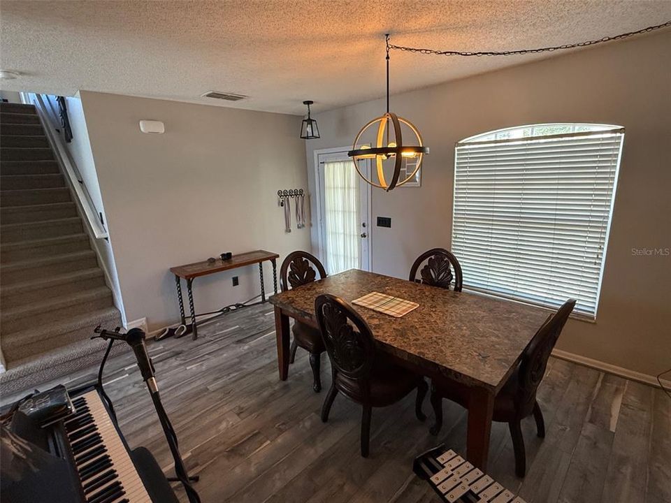 For Rent: $2,850 (3 beds, 2 baths, 1817 Square Feet)