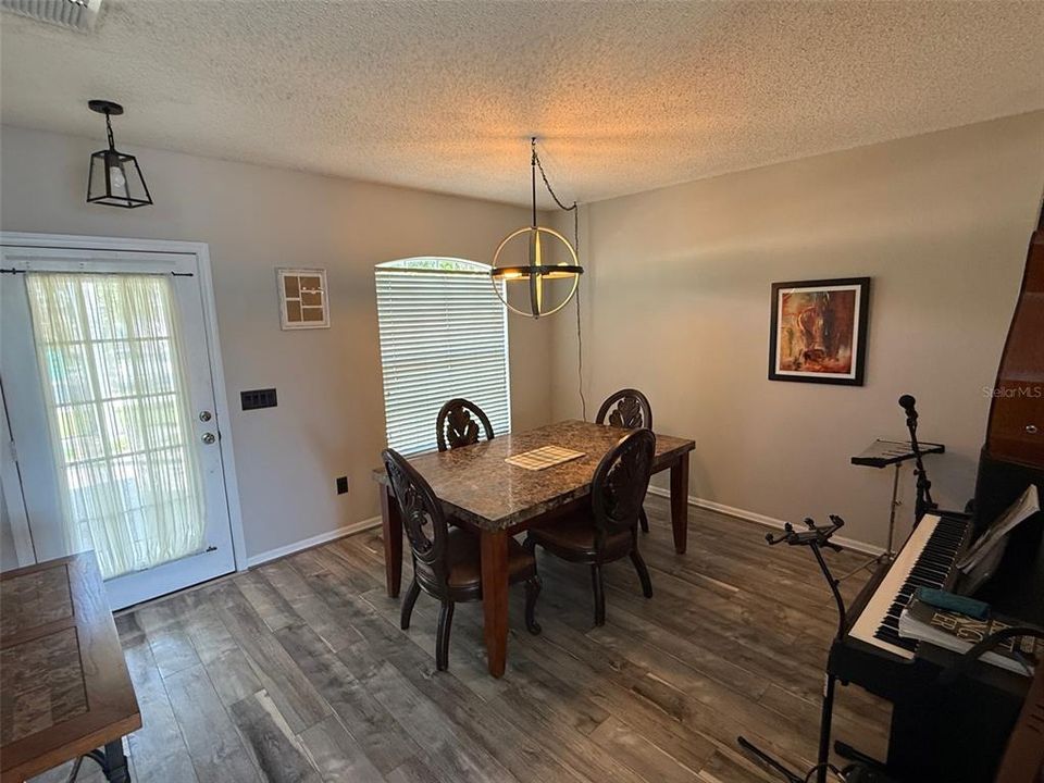 For Rent: $2,850 (3 beds, 2 baths, 1817 Square Feet)