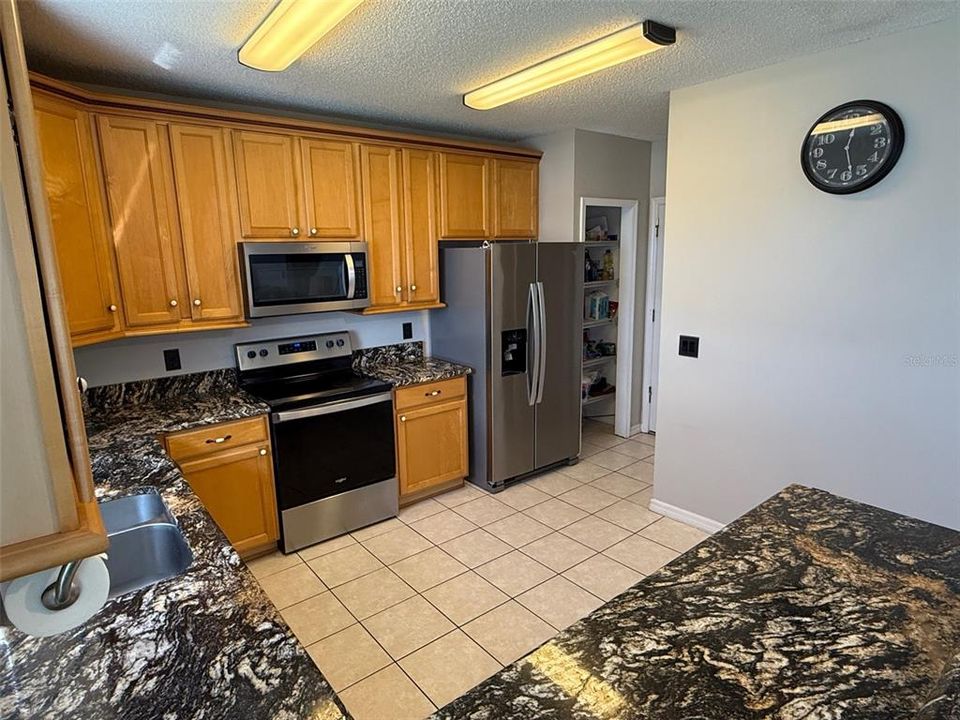 For Rent: $2,850 (3 beds, 2 baths, 1817 Square Feet)