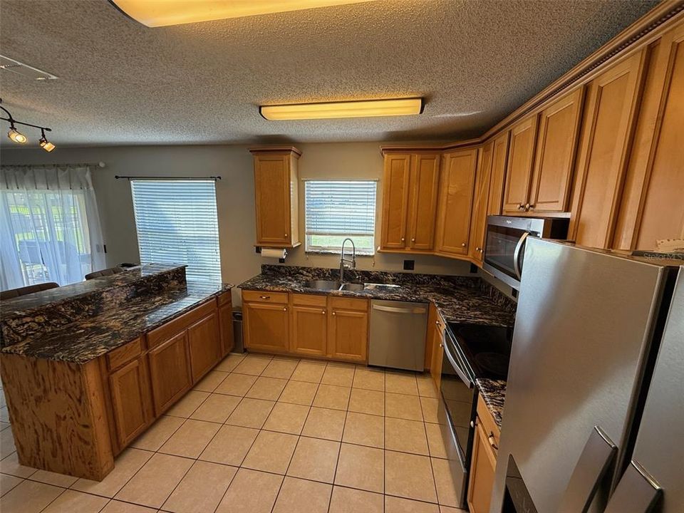 For Rent: $2,850 (3 beds, 2 baths, 1817 Square Feet)